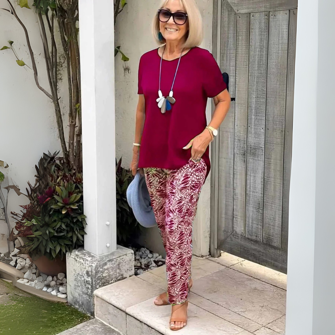 Yvonne | Elegant two-piece set with a beautifully shaped fit